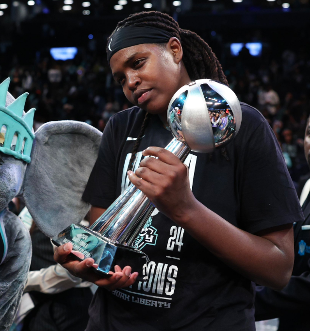 WNBA：琼奎尔·琼斯荣获总决赛MVP