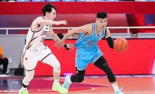 CBA前瞻：山东男篮 vs 浙江男篮，关键卡位战谁能胜出