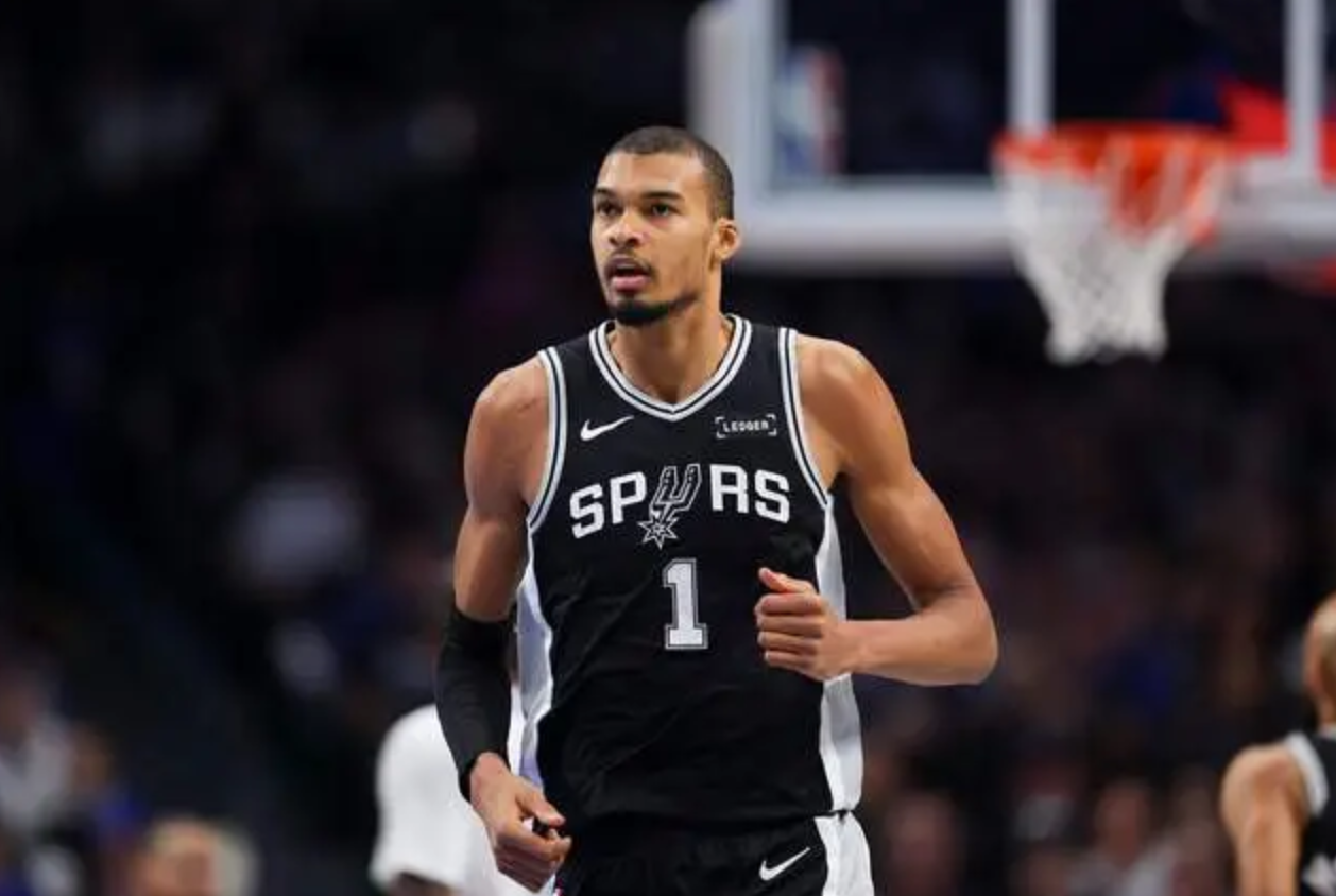 1秒绝杀！文班亚马34+11一剑封喉，马刺101-100逆转太阳取四连胜