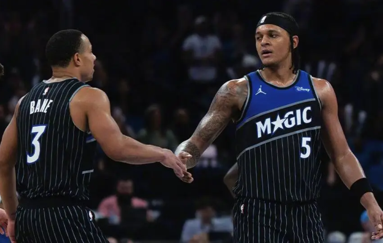 六人得分上双！黄蜂第三节狂胜35分，130-111击溃魔术